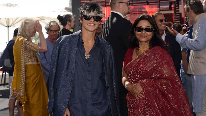 ভেনিসে সেরা পরিচালকের পুরস্কার জিতলেন রুবাইয়াত হোসেন