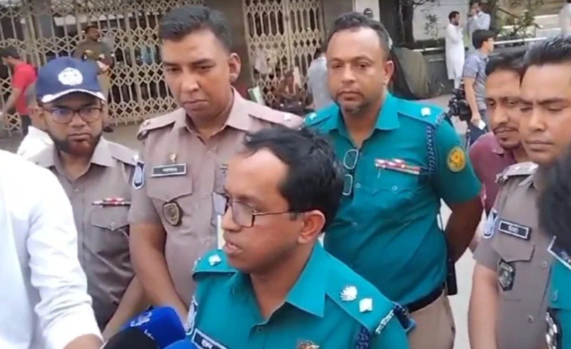 ইসলামী ব্যাংকের প্রধান কার্যালয়ের সামনে পাল্টাপাল্টি অবস্থান, উত্তেজনা
