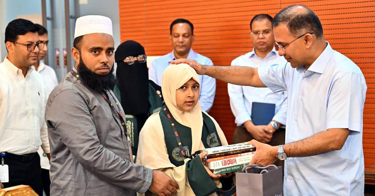 বিশ্ব কোরআন প্রতিযোগিতায় বিজয়ী হাফেজদের সংবর্ধনা দিলেন প্রধানমন্ত্রী