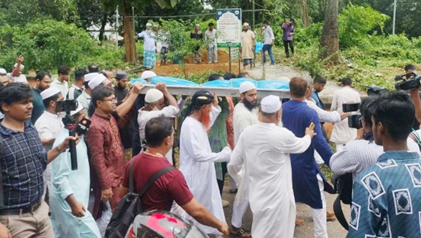 দুই দফা জানাজা শেষে বাগমারা গোরস্থানে অপ্রতিমের দাফন