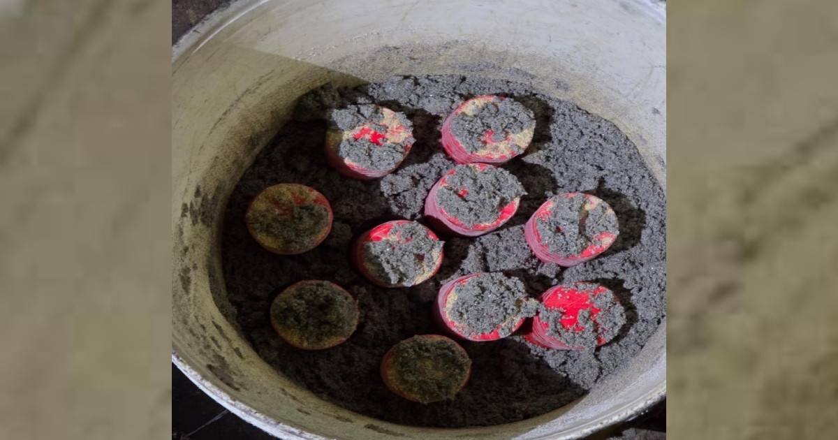 যাত্রাবাড়ীতে পরিত্যক্ত ব্যাগ থেকে ১০ ককটেল উদ্ধার