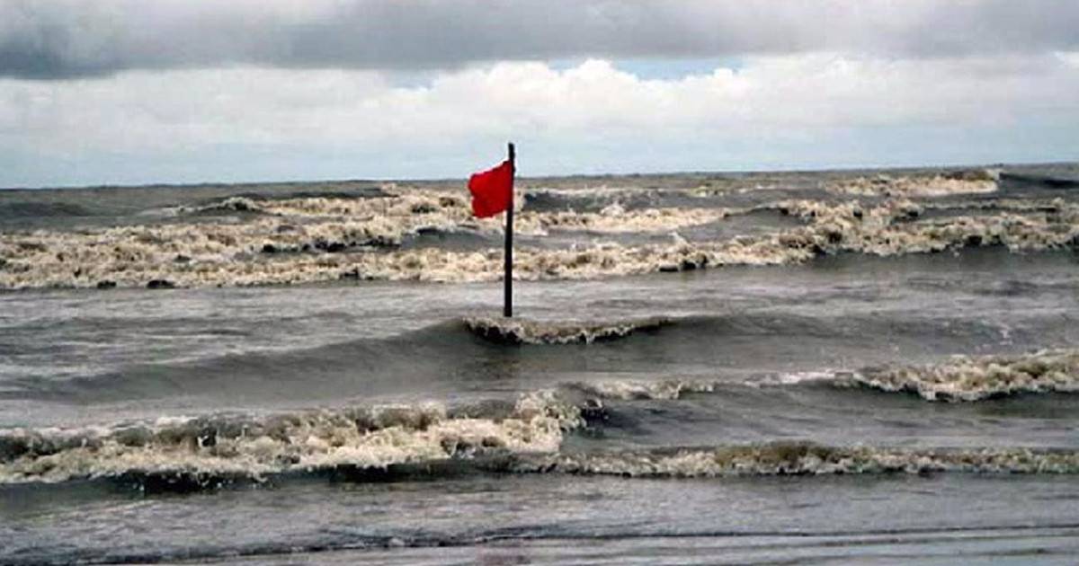 সব সমুদ্রবন্দরে ৩ নম্বর সতর্ক সংকেত