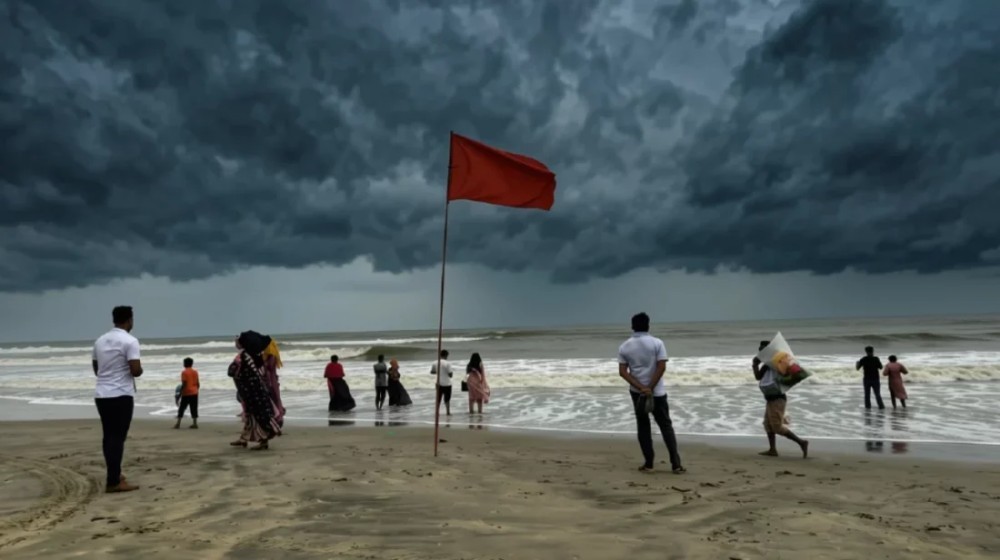 বঙ্গোপসাগরে নিম্নচাপ, চার সমুদ্রবন্দরে ৩ নম্বর সতর্কসংকেত