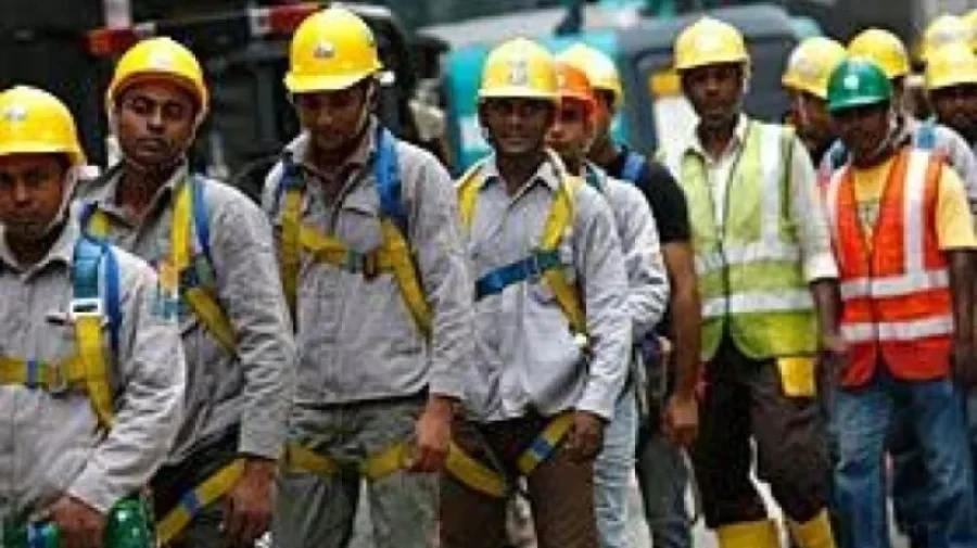 বিদেশগামী কর্মীদের কল্যাণ ফি বাড়ল ২ হাজার টাকা