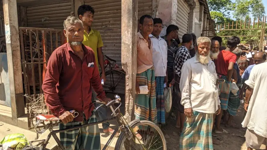 কুড়িগ্রামে সার নিয়ে ভোগান্তি, বিতরণে বিশৃঙ্খলায় ক্ষুব্ধ কৃষক