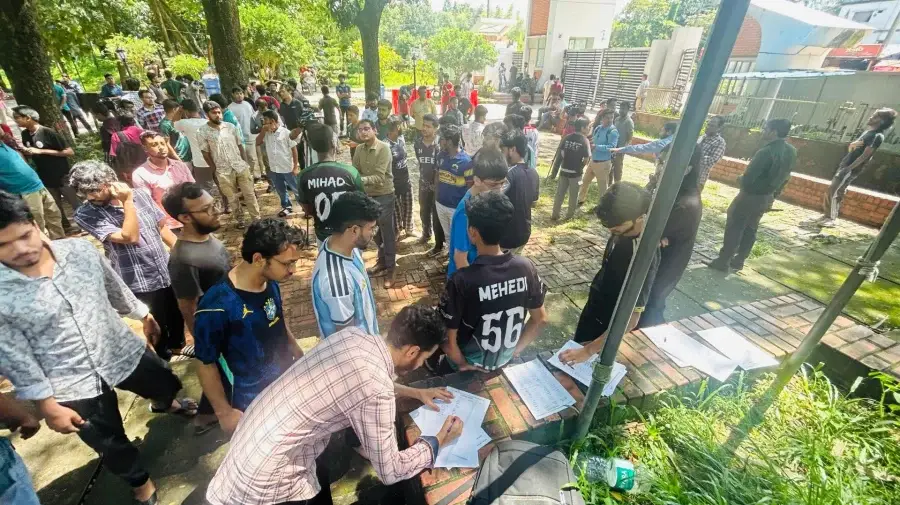 চুয়েট উপাচার্য পরিবর্তনের প্রতিবাদে দ্বিতীয় দিনেও শাটডাউন