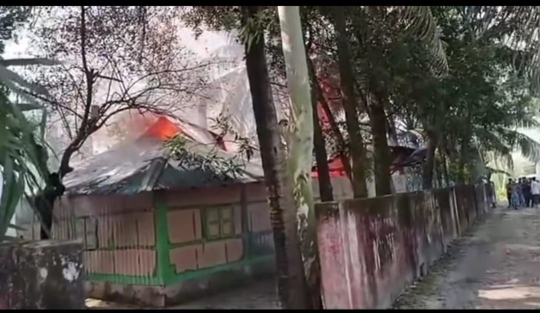 সেনবাগে বসতঘরে আগুন, ৪ লাখ টাকার ক্ষয়ক্ষতি